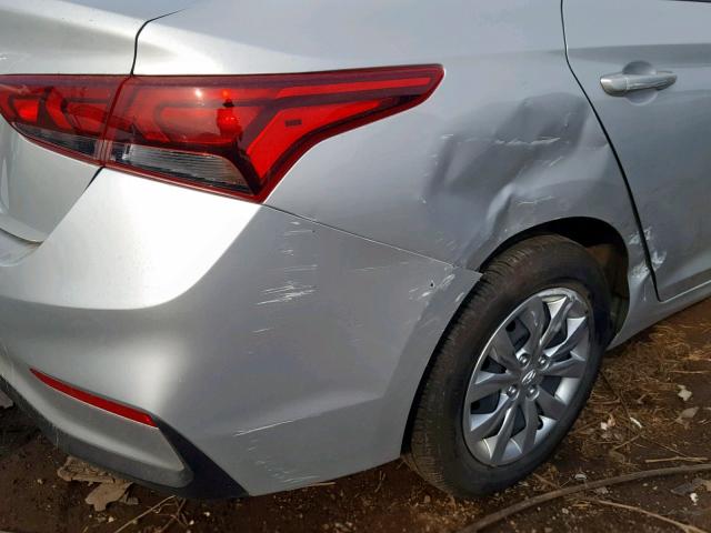 3KPC24A37JE012162 - 2018 HYUNDAI ACCENT SE SILVER photo 9