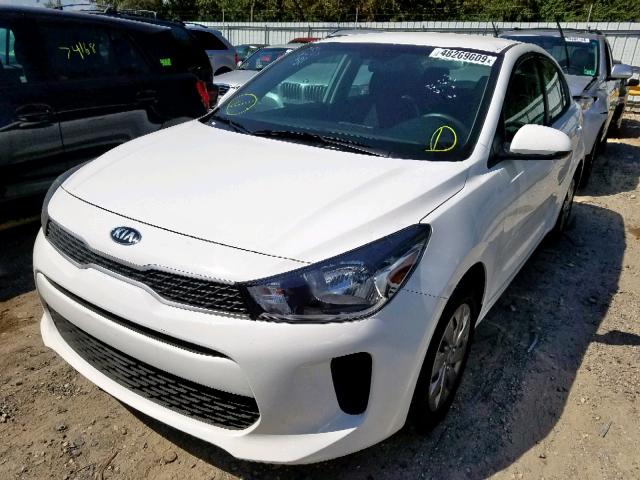 3KPA24AB2KE169923 - 2019 KIA RIO S WHITE photo 2