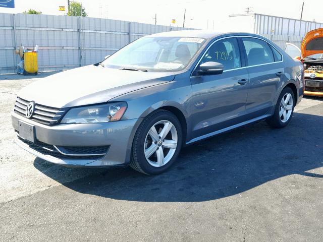 1VWBP7A35DC125793 - 2013 VOLKSWAGEN PASSAT SE GRAY photo 2