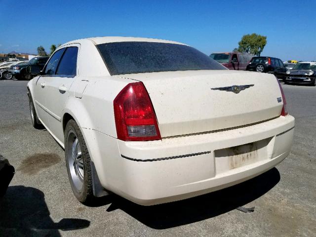 2C3JA53G35H154412 - 2005 CHRYSLER 300 TOURIN WHITE photo 3