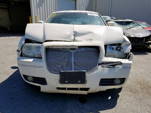 2C3JA53G35H154412 - 2005 CHRYSLER 300 TOURIN WHITE photo 9