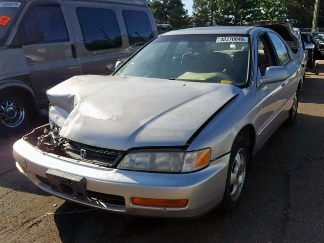 1HGCD5607VA122413 - 1997 HONDA ACCORD SILVER photo 2