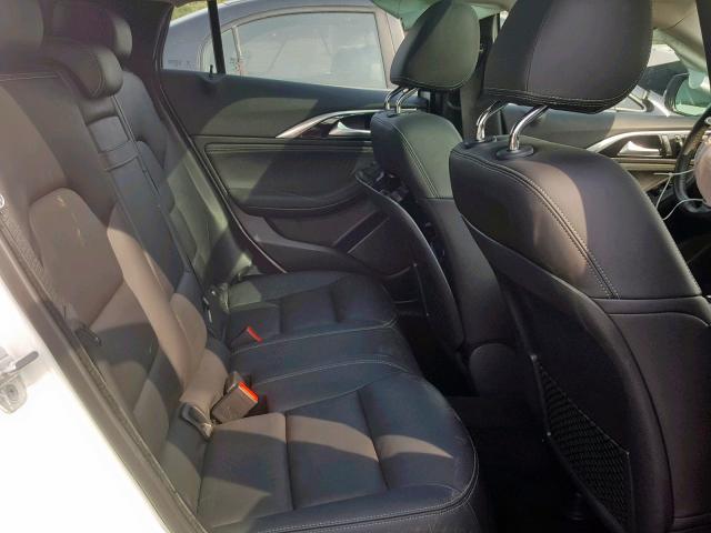 SJKCH5CR4HA026200 - 2017 INFINITI QX30 BASE WHITE photo 6