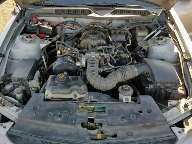 1ZVFT80N655117827 - 2005 FORD MUSTANG SILVER photo 7