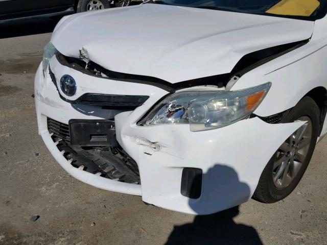 4T1BB3EKXAU120246 - 2010 TOYOTA CAMRY HYBR WHITE photo 9