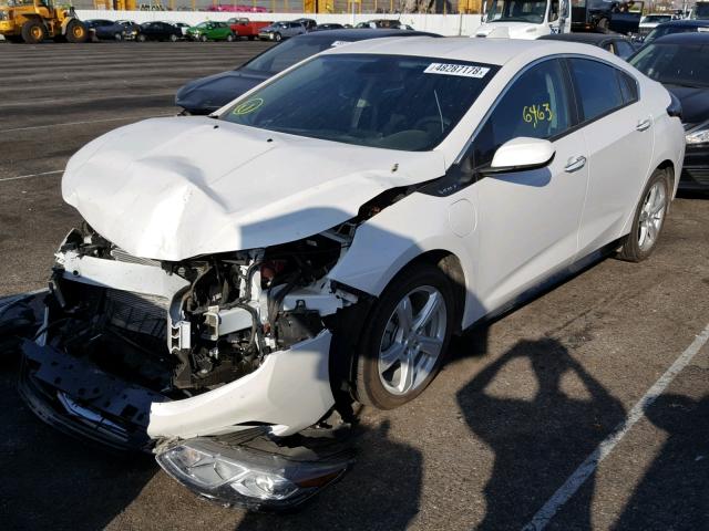 1G1RC6S52JU124672 - 2018 CHEVROLET VOLT LT WHITE photo 2