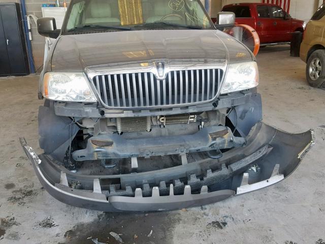 5LMFU27R84LJ07759 - 2004 LINCOLN NAVIGATOR BROWN photo 9