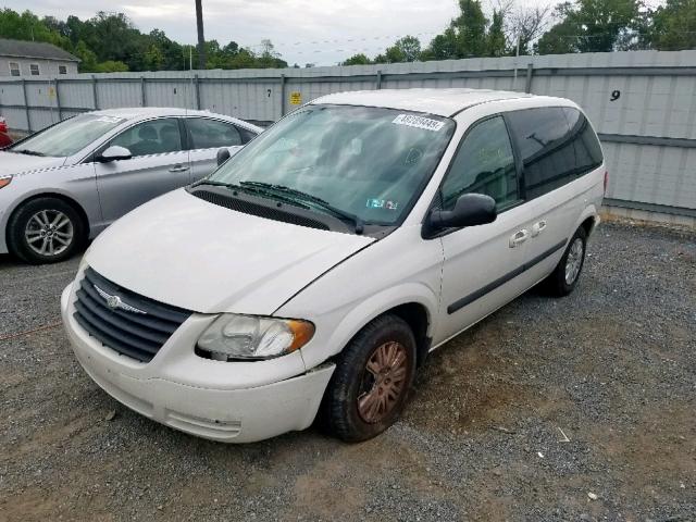 1C4GP45R45B248529 - 2005 CHRYSLER TOWN & COU WHITE photo 2