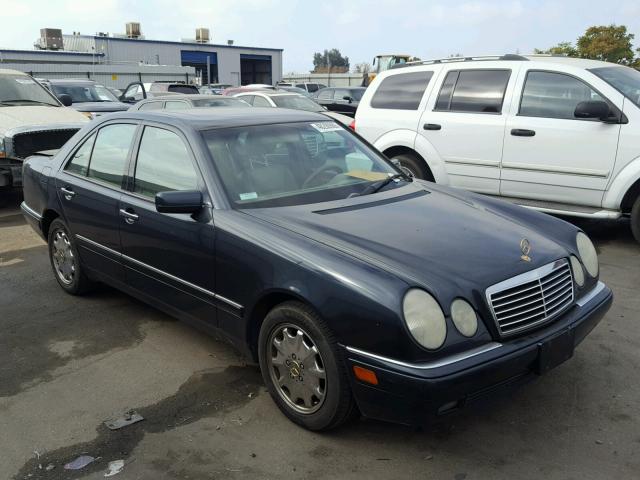 WDBJF65F1WA622384 - 1998 MERCEDES-BENZ E 320 BLUE photo 1