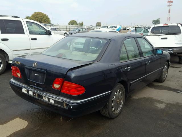 WDBJF65F1WA622384 - 1998 MERCEDES-BENZ E 320 BLUE photo 4