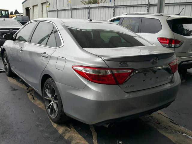 4T1BK1FK0FU028153 - 2015 TOYOTA CAMRY XSE SILVER photo 3