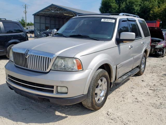 5LMFU28556LJ04915 - 2006 LINCOLN NAVIGATOR SILVER photo 2