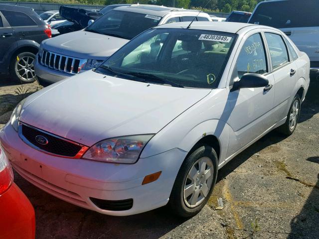 1FAHP34N87W323232 - 2007 FORD FOCUS WHITE photo 2