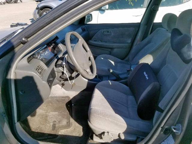 JT2BG22K8W0195426 - 1998 TOYOTA CAMRY CE TAN photo 5