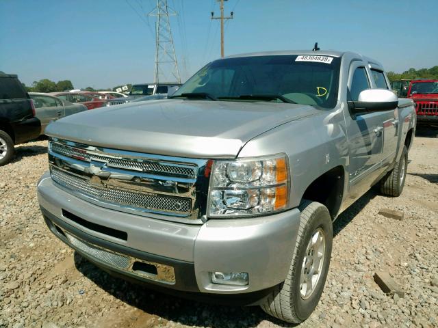 1GCPKTE37BF140382 - 2011 CHEVROLET SILVERADO SILVER photo 2