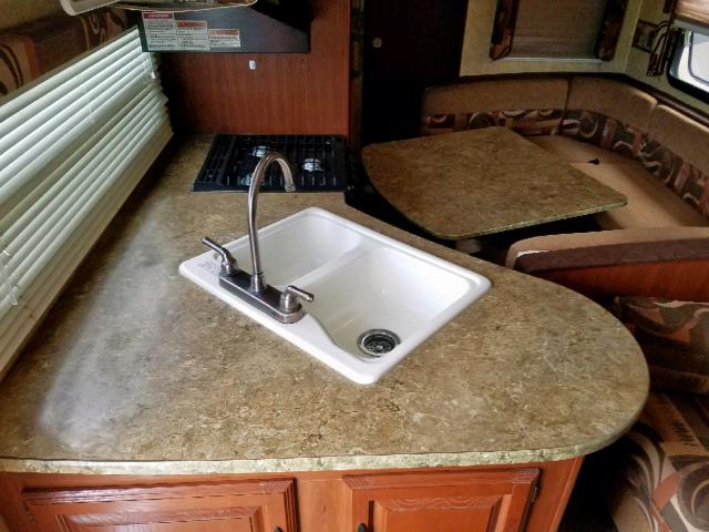 4YDT26929AB452725 - 2010 KEYSTONE OUTBACK WHITE photo 5