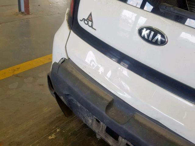 KNDJN2A26F7130494 - 2015 KIA SOUL WHITE photo 9