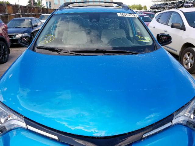 JTMRJREV9JD240560 - 2018 TOYOTA RAV4 HV LE BLUE photo 9