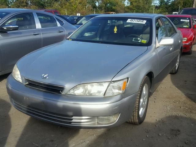 JT8BF28GXY5074494 - 2000 LEXUS ES 300 SILVER photo 2