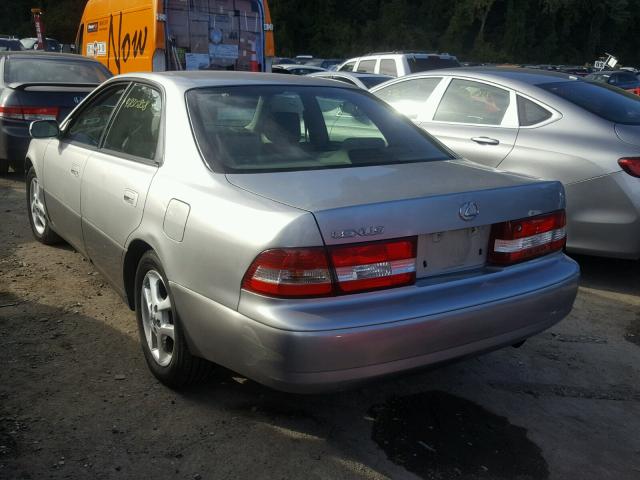 JT8BF28GXY5074494 - 2000 LEXUS ES 300 SILVER photo 3