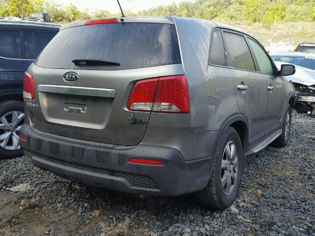 5XYKTCA68DG309686 - 2013 KIA SORENTO LX TAN photo 4