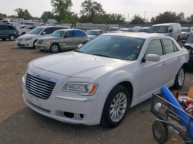 2C3CCAAG3CH104878 - 2012 CHRYSLER 300 WHITE photo 2