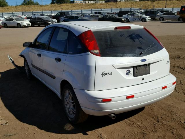 3FAFP37363R181901 - 2003 FORD FOCUS ZX5 WHITE photo 3