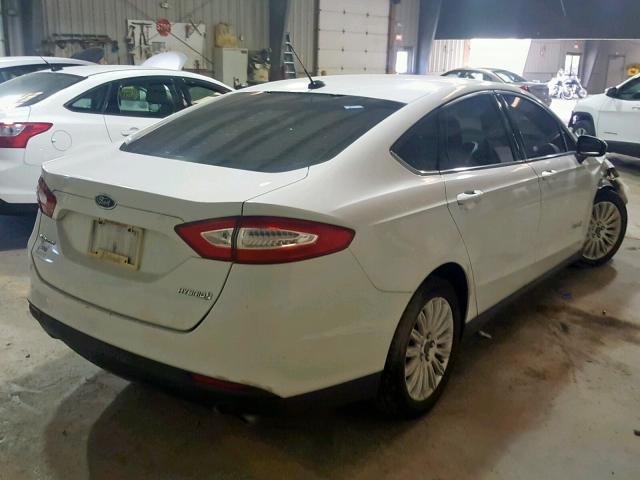 3FA6P0UU0ER313324 - 2014 FORD FUSION S H WHITE photo 4