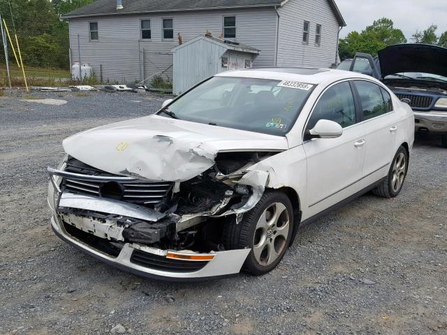 WVWAK73C08P090167 - 2008 VOLKSWAGEN PASSAT KOM WHITE photo 2