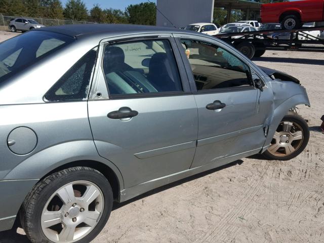 1FAHP34N45W166506 - 2005 FORD FOCUS ZX4 GRAY photo 10