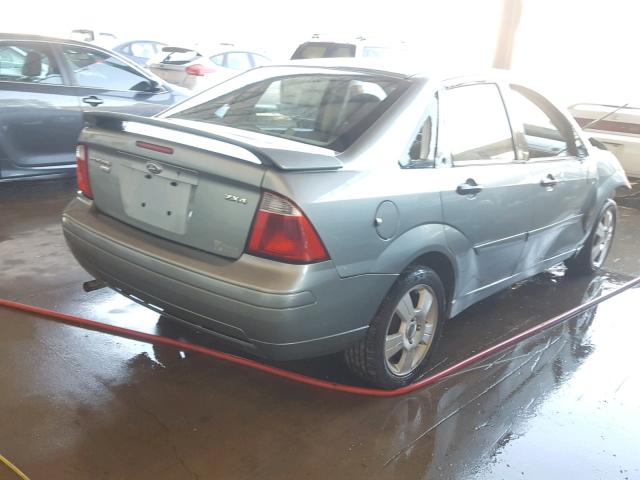 1FAHP34N45W166506 - 2005 FORD FOCUS ZX4 GRAY photo 4