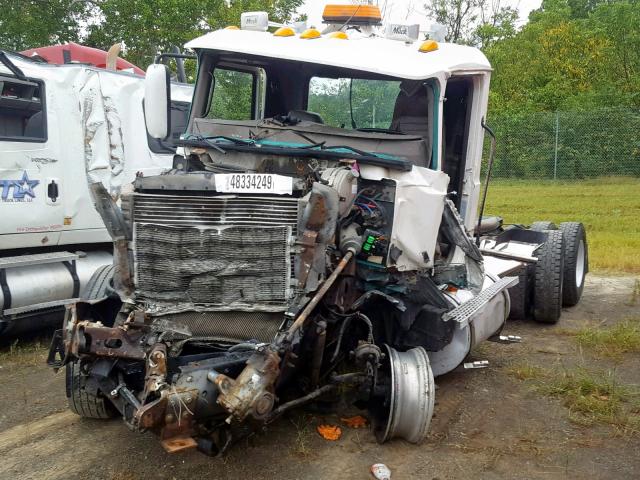 1M1AK06Y95N001542 - 2005 MACK 600 CXN600 WHITE photo 2