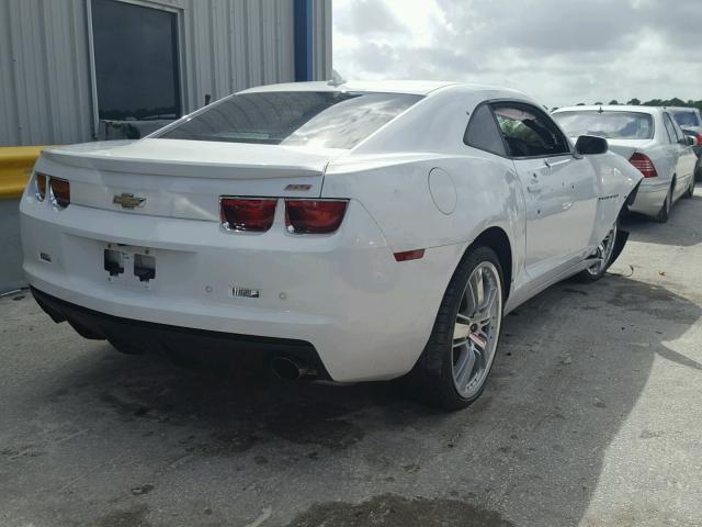 2G1FK1EJ8D9145870 - 2013 CHEVROLET CAMARO 2SS WHITE photo 4