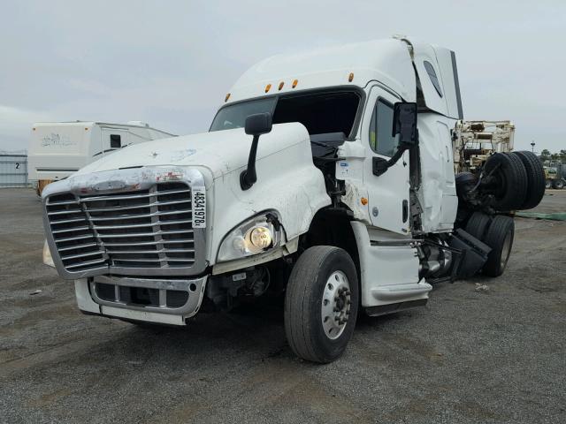 3AKJGLD53FSGE4537 - 2015 FREIGHTLINER CASCADIA 1 WHITE photo 2