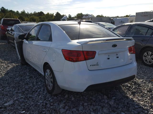 KNAFU4A24B5462831 - 2011 KIA FORTE EX WHITE photo 3