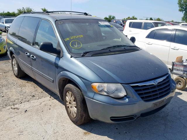 2C4GP44R45R255158 - 2005 CHRYSLER TOWN & COU GREEN photo 1