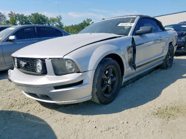 1ZVFT85H965119706 - 2006 FORD MUSTANG GT WHITE photo 2