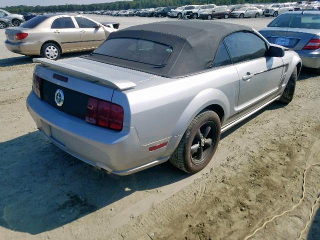1ZVFT85H965119706 - 2006 FORD MUSTANG GT WHITE photo 4