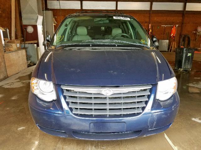 2A4GP54L46R811904 - 2006 CHRYSLER TOWN & COU BLUE photo 9