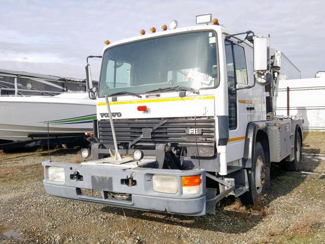 4V52AFFD9TR476041 - 1996 VOLVO FE WHITE photo 2