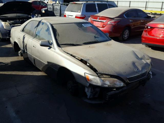 JT8BF28G3X5056904 - 1999 LEXUS ES 300 SILVER photo 1