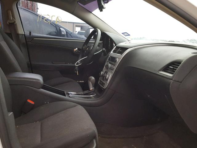 1G1ZH57B29F130028 - 2009 CHEVROLET MALIBU 1LT WHITE photo 5