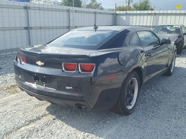 2G1FA1E35D9152988 - 2013 CHEVROLET CAMARO LS BLACK photo 4