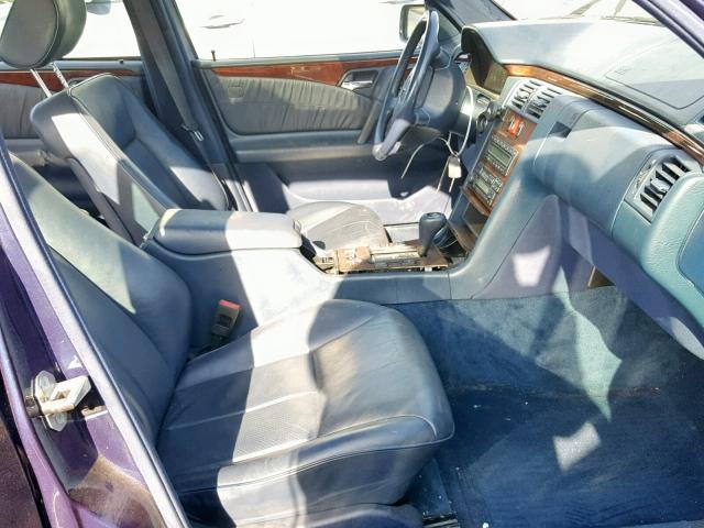 WDBJF55F8VA409425 - 1997 MERCEDES-BENZ E 320 BLUE photo 5