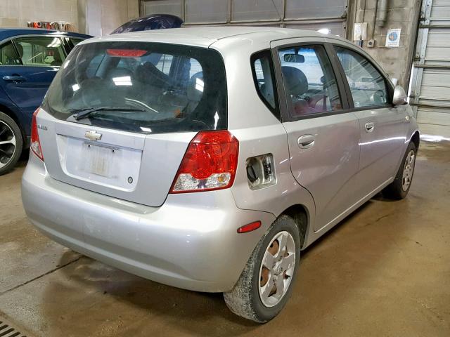 KL1TD62645B424385 - 2005 CHEVROLET AVEO BASE 银色 照片 4