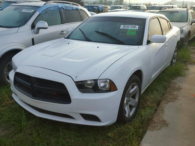 2C3CDXAT8DH734572 - 2013 DODGE CHARGER PO WHITE photo 2