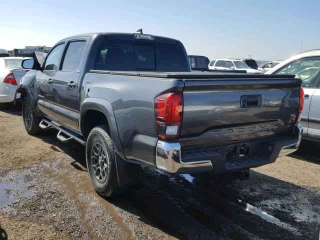 3TMAZ5CN0JM057280 - 2018 TOYOTA TACOMA DOU GRAY photo 3