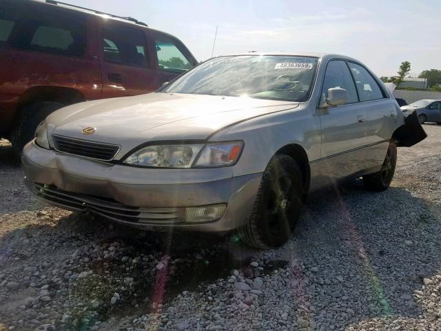 JT8BF28G9W0122223 - 1998 LEXUS ES 300 SILVER photo 2