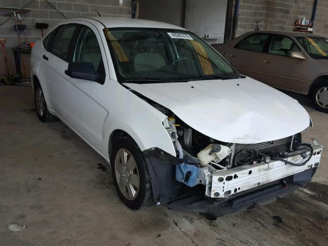 1FAHP34N98W137376 - 2008 FORD FOCUS S/SE WHITE photo 1