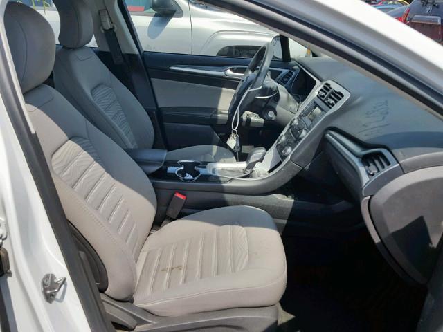 3FA6P0G73GR126832 - 2016 FORD FUSION S WHITE photo 5